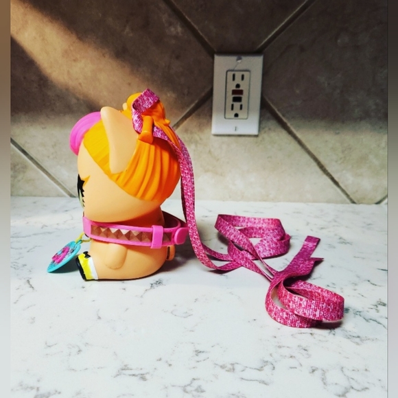 MGA LOL Surprise Biggie Pets Neon Kitty Bookbag Piggy Bank - Picture 9 of 9